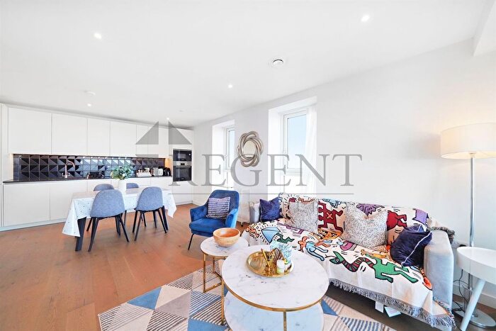 2 Bedroom Flat To Rent In Hurlock Heights, Deacon St, SE17