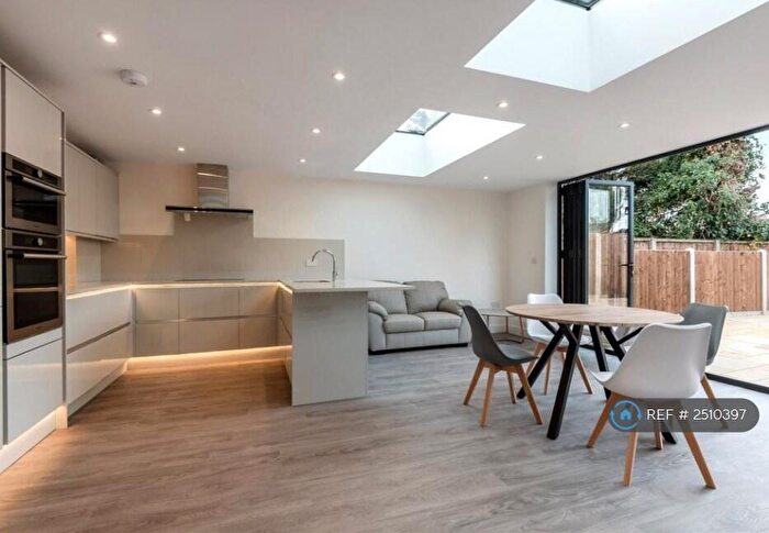 3 Bedroom Flat To Rent In Alexandra Road, London, N8