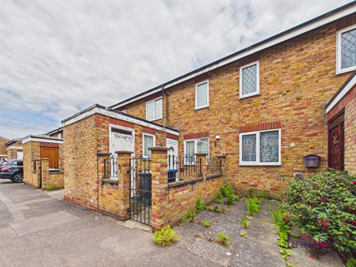 3 Bedroom Terraced House For Sale In Chertsey, Surrey, KT16
