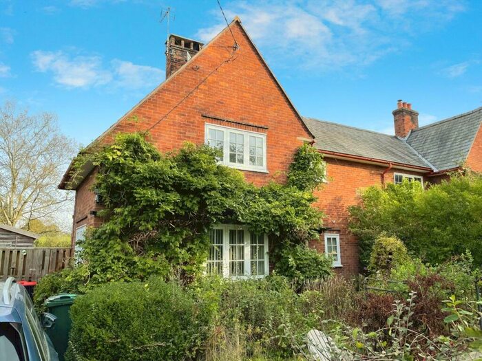 3 Bedroom Semi-Detached House For Sale In Red Cottages, Nantwich Road, Broxton, Chester, CH3
