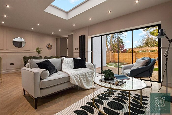 2 Bedroom Flat To Rent In Wentworth Park, London, N3