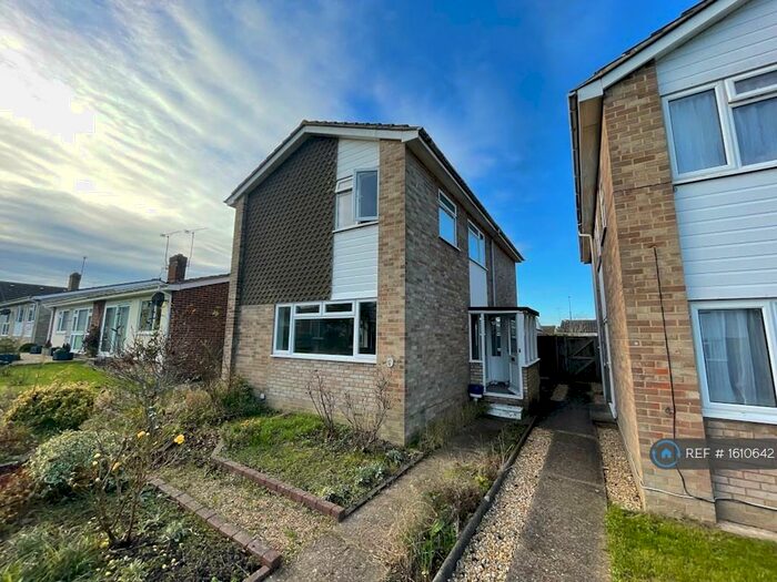 3 Bedroom Detached House To Rent In Laburnum Green, Hailsham, BN27