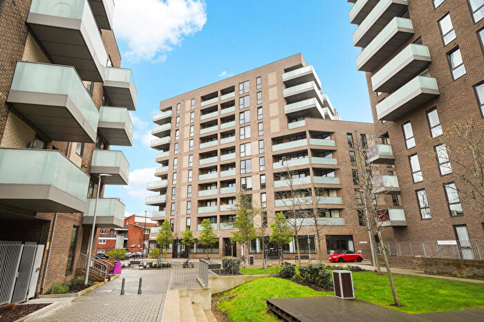 2 Bedroom Flat For Sale In Lighterman Point, New Village Avenue, Tower Hamlets, London, E14