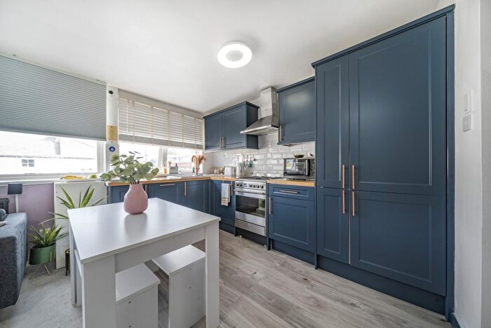 2 Bedroom Flat To Rent In Lower Richmond Road, West Putney, London, SW15