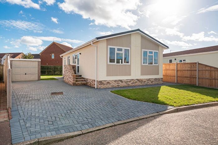 2 Bedroom Park Home For Sale In Sunninghill Close, Bradwell, NR31