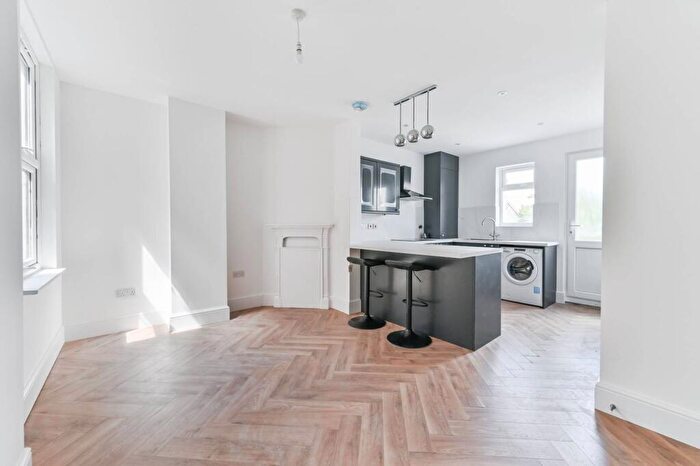 3 Bedroom Flat For Sale In London Road, West Croydon, Croydon, CR0