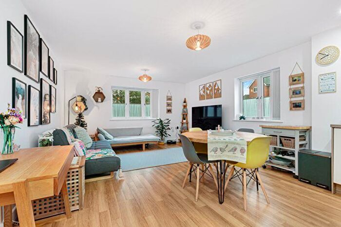 2 Bedroom Flat For Sale In Swansmere Close, Walton-On-Thames, KT12