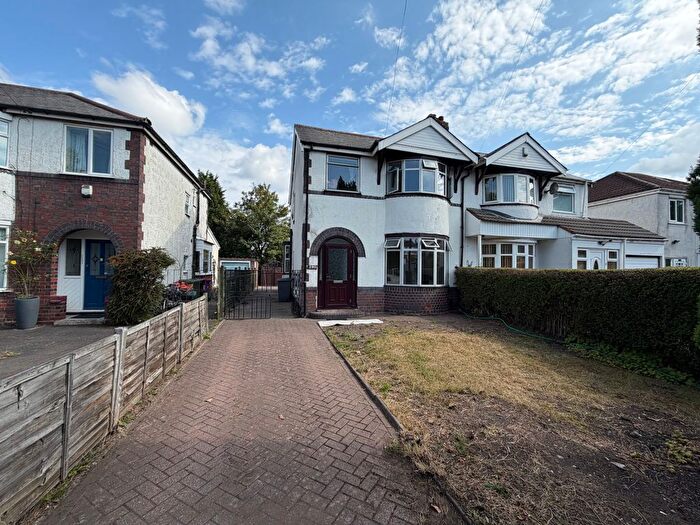 3 Bedroom Semi Detached House To Rent In Birmingham New Road, Lanesfield, Wolverhampton, WV4