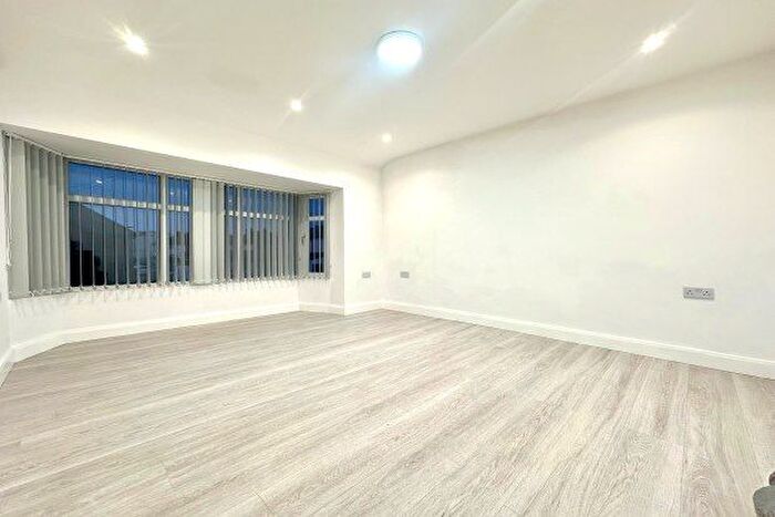 3 Bedroom Flat To Rent In Woodwells Road, Birmingham, B8