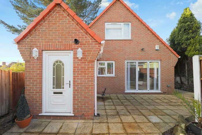 5 Bedroom House To Rent In Whitaker Road, Derby, DE23