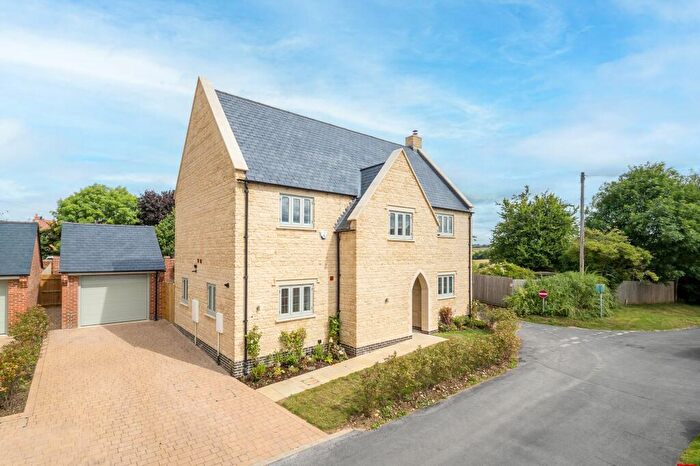 4 Bedroom Semi-Detached House For Sale In Rookery Lane, Newbold On Stour, CV37