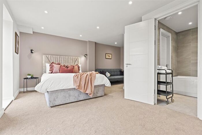 2 Bedroom Flat To Rent In Heartley Hill, Heartley House, LS2