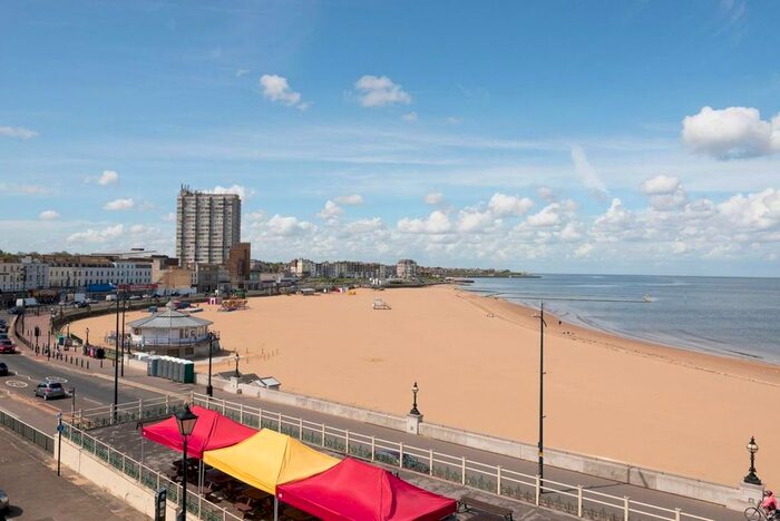 2 Bedroom Flat To Rent In High Street, Margate, CT9