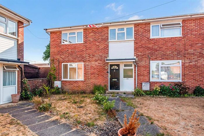 3 Bedroom End Of Terrace House For Sale In Pond Close, Overton, Basingstoke, RG25
