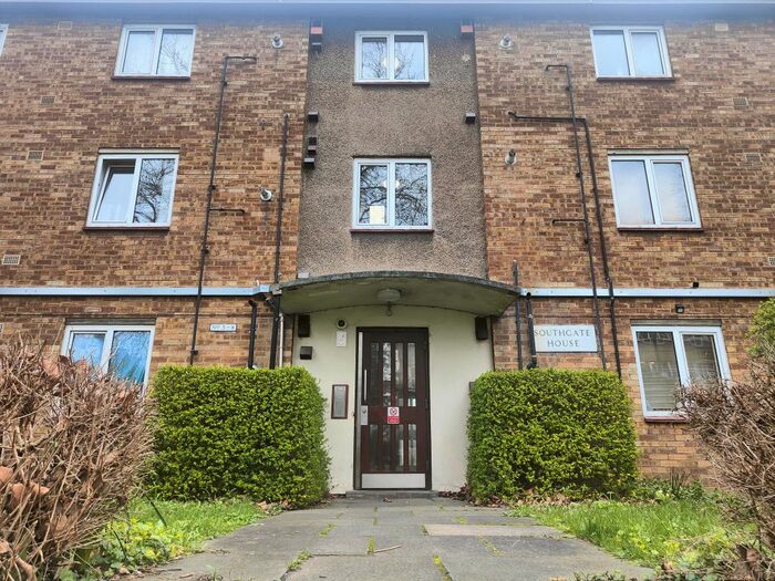 1 Bedroom Flat To Rent In The Drive, Walthamstow, London, E17