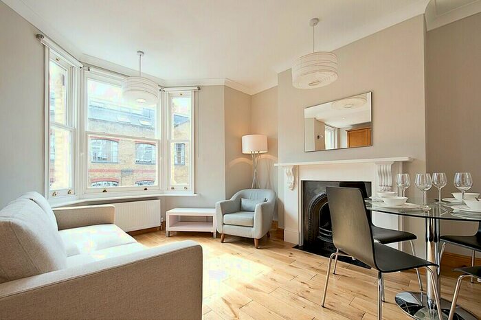 2 Bedroom Flat To Rent In Warriner Gardens, Battersea, SW11
