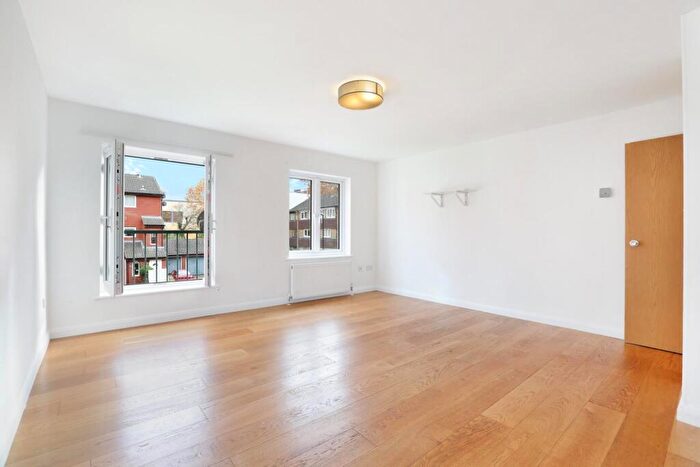 2 Bedroom Flat For Sale In Bampton Road, Forest Hill, SE23