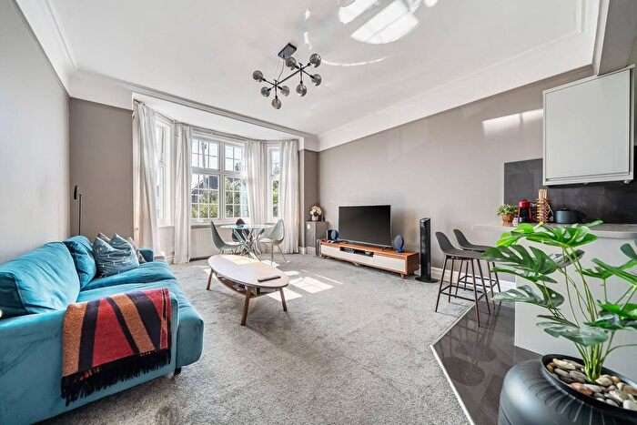2 Bedroom Flat For Sale In London Lane, Bromley, BR1