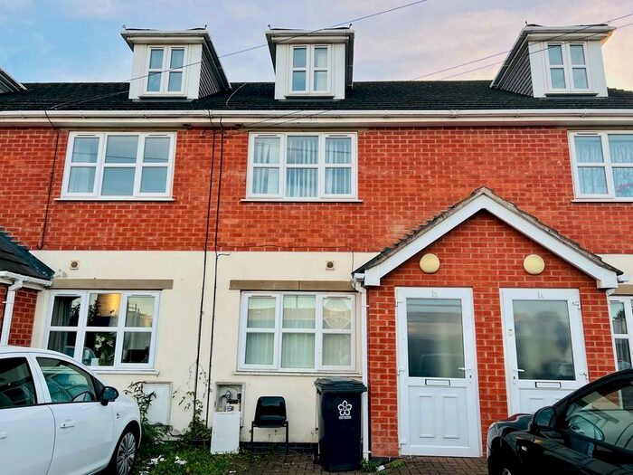 4 Bedroom Town House To Rent In St Ives Road, Northfields, Leicester, LE4