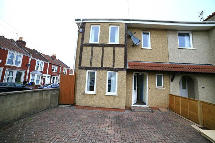 4 Bedroom End Of Terrace House To Rent In Beachgrove Road, Bristol, BS16
