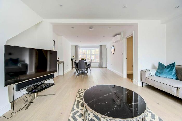 2 Bedroom Maisonette To Rent In Kings Road, Chelsea, London, SW3