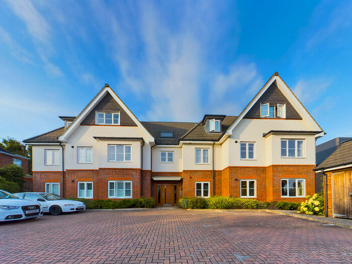 2 Bedroom Apartment To Rent In Kingsend, Ruislip, HA4