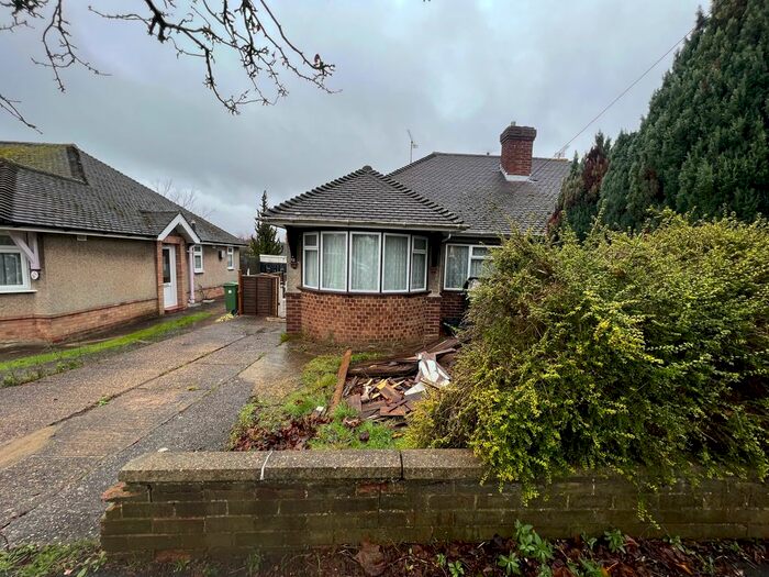 1 Bedroom Semi-Detached Bungalow To Rent In Derwent Avenue, Luton, LU3