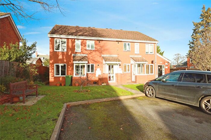 2 Bedroom Flat For Sale In Rushers Close, Worcestershire, WR10