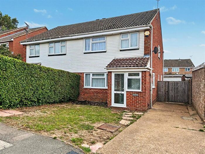 3 Bedroom Semi-Detached House For Sale In Robin Way, Chelmsford, CM2