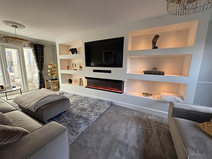 5 Bedroom Detached House For Sale In Highlands Road, Fareham, PO16