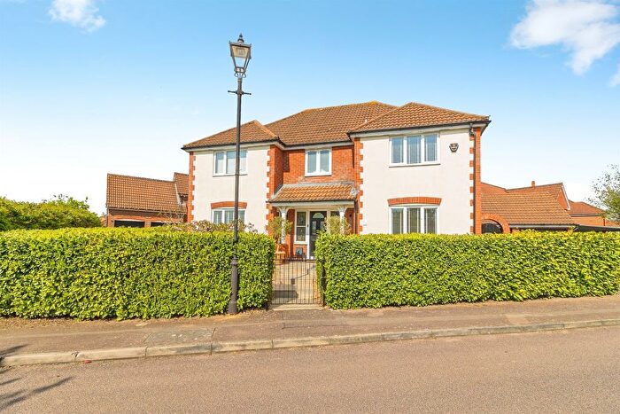 5 Bedroom Detached House For Sale In Ravel Close, Old Farm Park, Milton Keynes, MK7