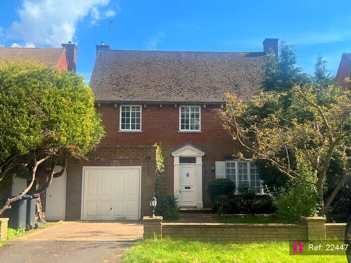 5 Bedroom Detached House To Rent In Fairgreen East, Cockfosters, Barnet, EN4