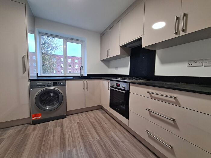 2 Bedroom Flat To Rent In Friern Barnet Lane, London, N20