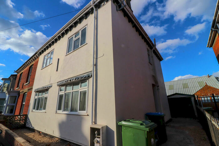 5 Bedroom Semi-Detached House To Rent In Brighton Road, Southampton, SO15