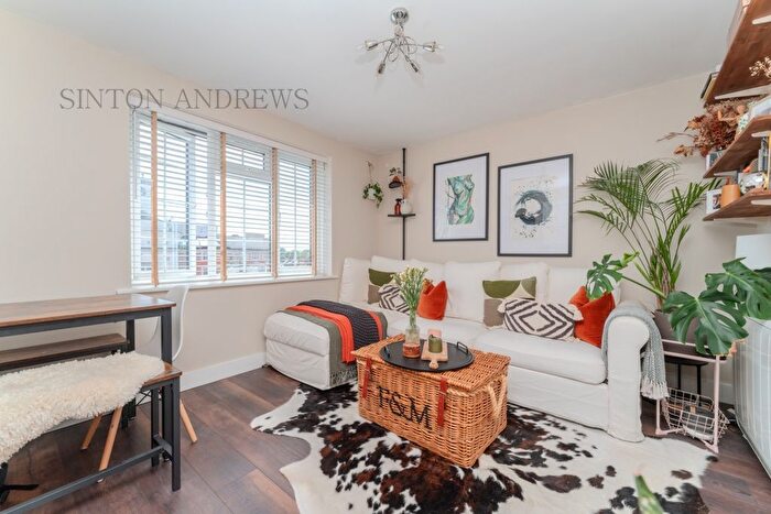 1 Bedroom Flat To Rent In Cromwell Close, London, W3