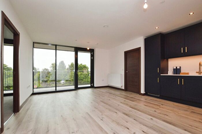 2 Bedroom Flat To Rent In Batik Road, London, SE26