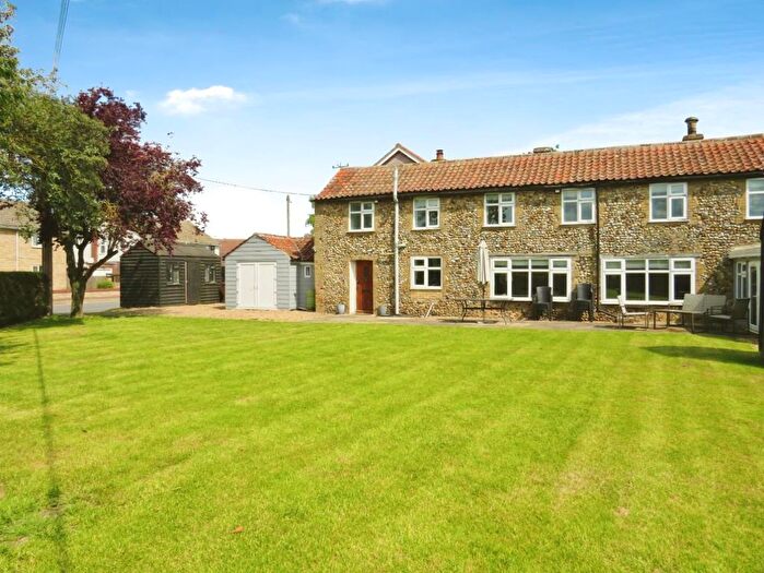 4 Bedroom Semi-Detached House For Sale In Ferry Corner, West Row, Bury St. Edmunds, IP28