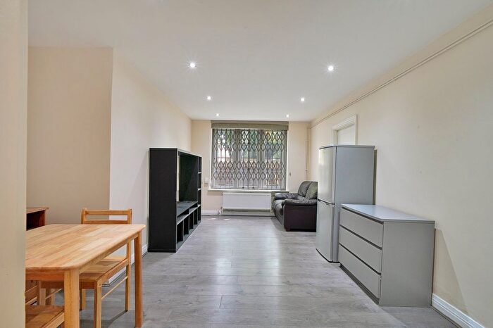 2 Bedroom Flat To Rent In Hillsborough Court, Mortimer Crescent, NW6