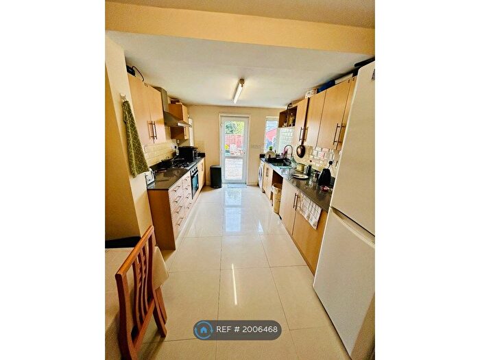 4 Bedroom Semi-Detached House To Rent In Bell Avenue, West Drayton, UB7