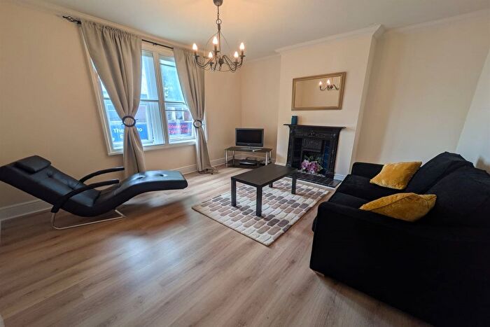 2 Bedroom Flat To Rent In High Road, Beeston, NG9