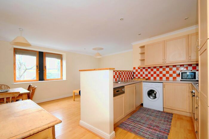2 Bedroom Flat To Rent In Chiswick View, Acton Lane, Chiswick, W4