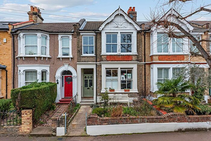 2 Bedroom Flat For Sale In Leyspring Road, Leytonstone, E11