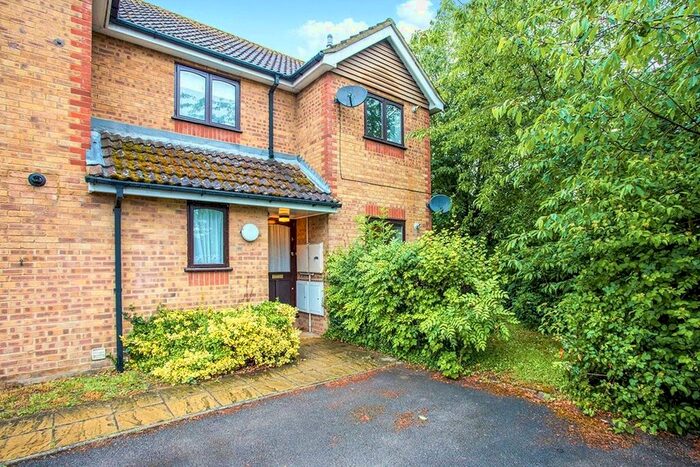 1 Bedroom Flat To Rent In Hazel Court, Chalfont Road, Rickmansworth, Hertfordshire, WD3