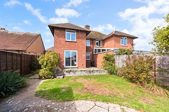 3 Bedroom House To Rent In North Road, Selsey, PO20