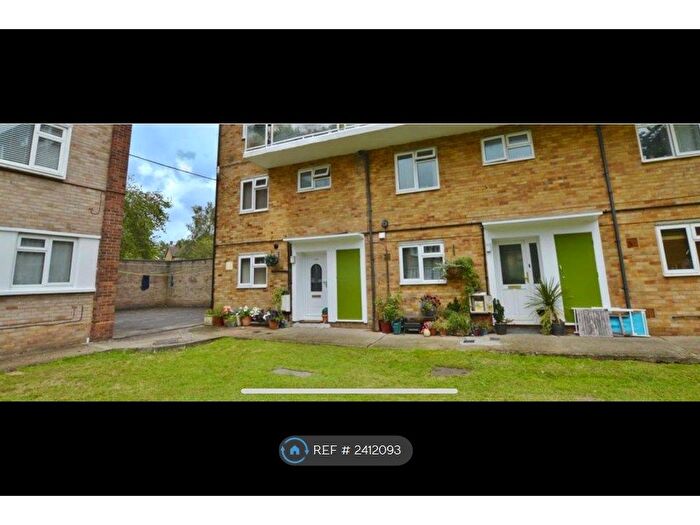 3 Bedroom Maisonette To Rent In The Ridgeway, St Albans, AL4