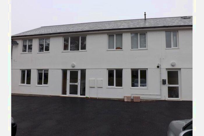 2 Bedroom Flat To Rent In Carn Brea Lane, Pool, Redruth, TR15
