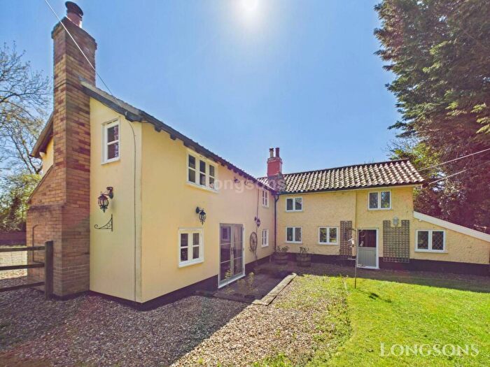 3 Bedroom Detached House For Sale In Carbrooke Road, Ovington, IP25