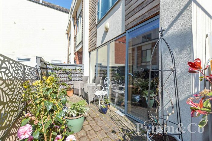 3 Bedroom Town House For Sale In Calvert Street, Norwich, NR3