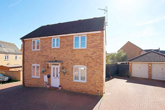 3 Bedroom Detached House For Sale In Maskell Drive | Bedford | Beds | | South West Facing, MK41