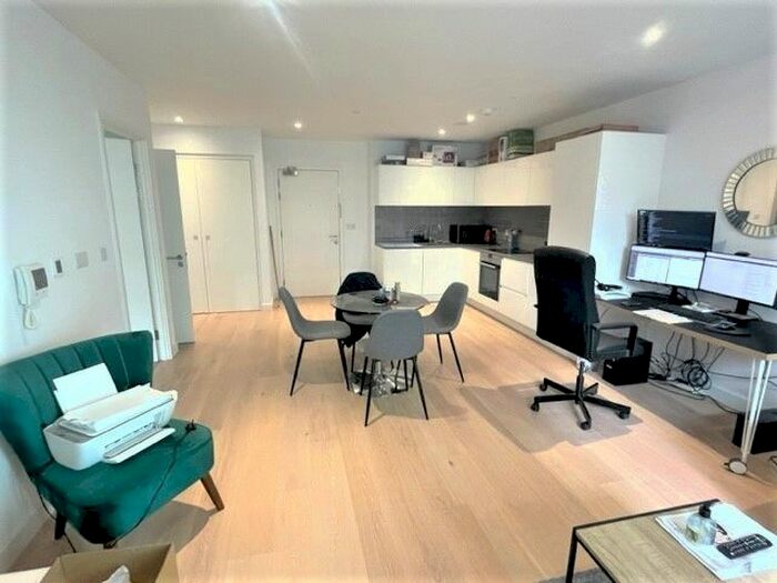 1 Bedroom Flat To Rent In Fairwater House, Bonnet Street, London, E16